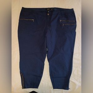 Torrid Capri pants nwot